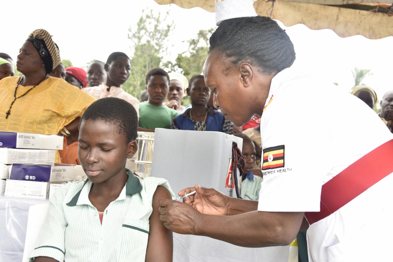 travel to uganda recommended vaccinations