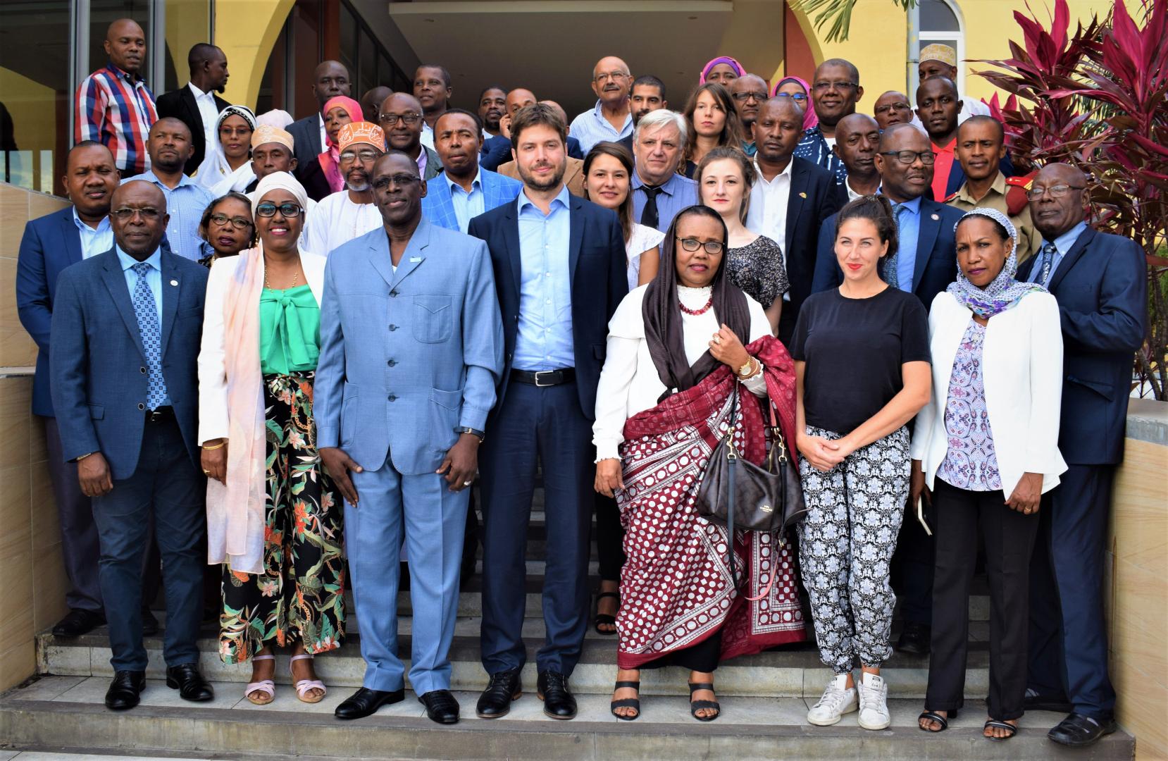 Photo de famille des participants en présence de la Ministre de la Santé des Comores