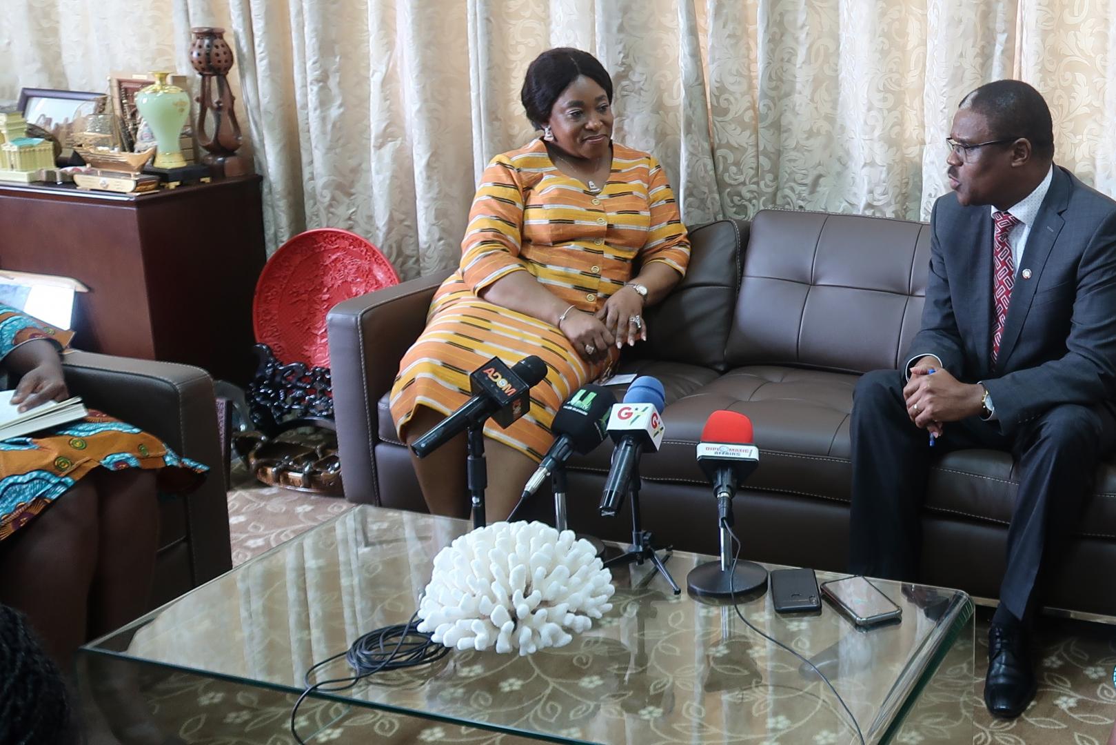 Dr Owen Kaluwa interacting with the Honourable Minister of Foreign Affairs, Madam Shirley Ayorkor Botchwey