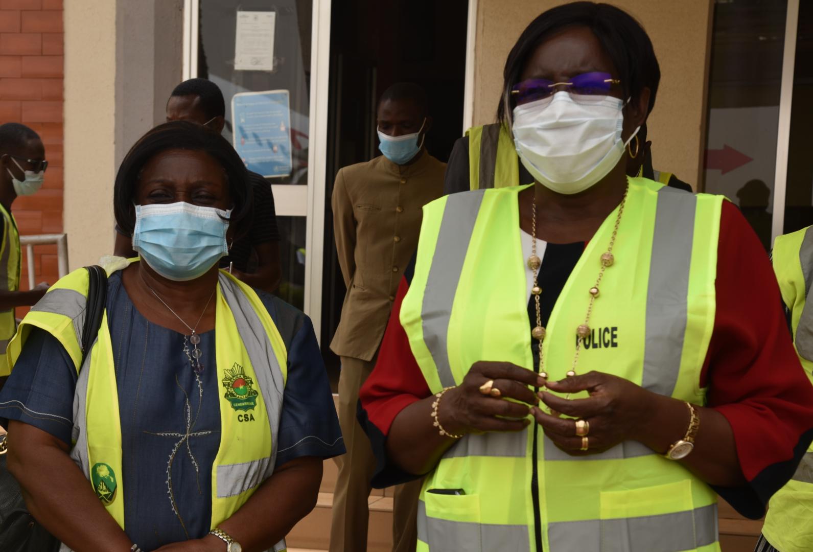 De Gauche à droite, le Ministre de la santé, le Représentant de l’OMS au Burkina Faso à l’accueil de la Mission médicale chinoise