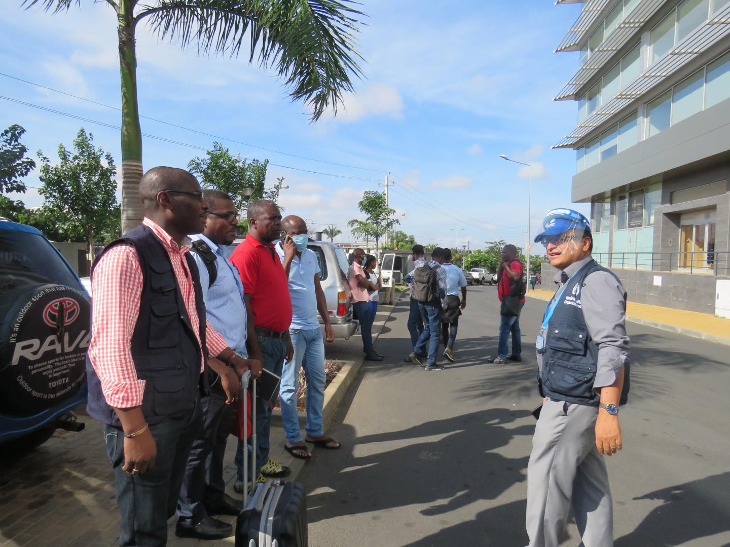 Government and WHO experts during the departure for the mission against COVID-19