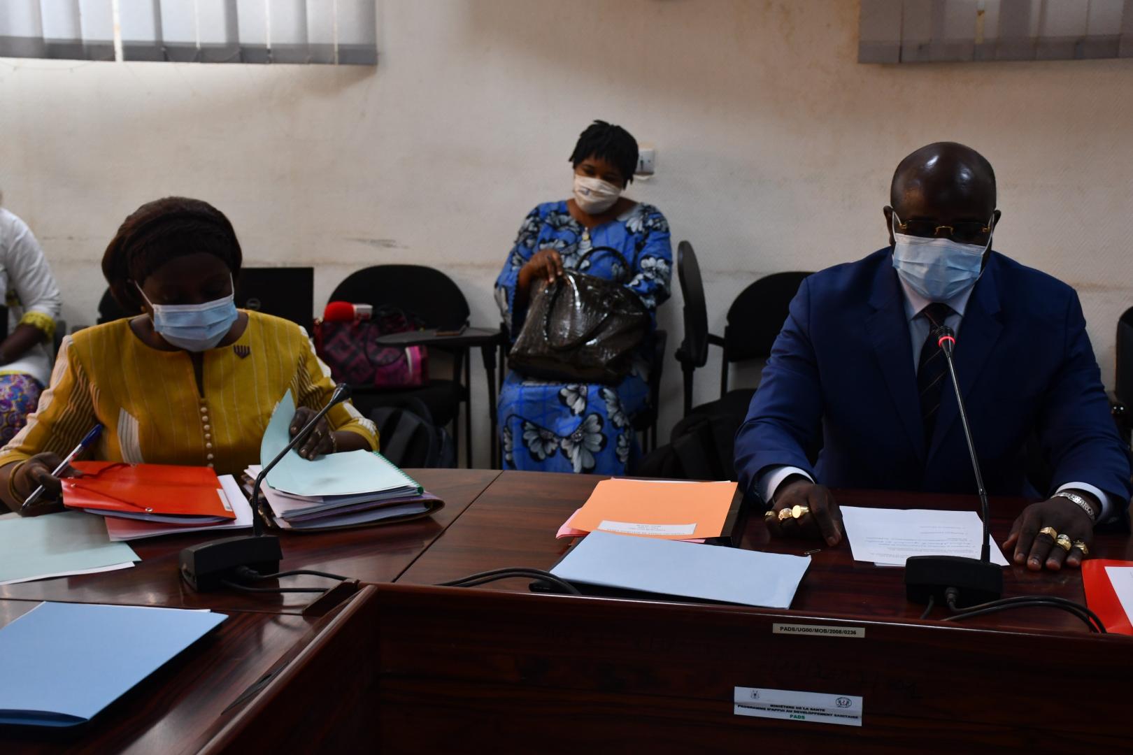 De gauche à droite le Representant de l'OMS,Dr Alimata J. DIARRA-NAMA, cheffe de file des Partenaires techniques et financiers, le Ministre de la santé, Prof Charlemangne Ouedraogo