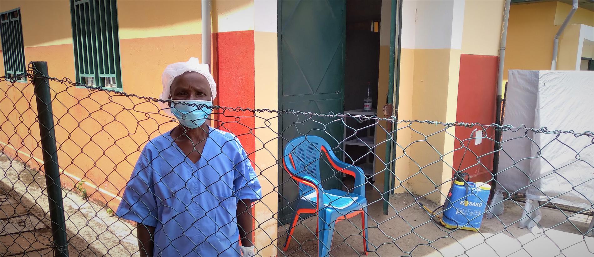 Aminata, guérie d’Ebola, est devenue « garde malade »