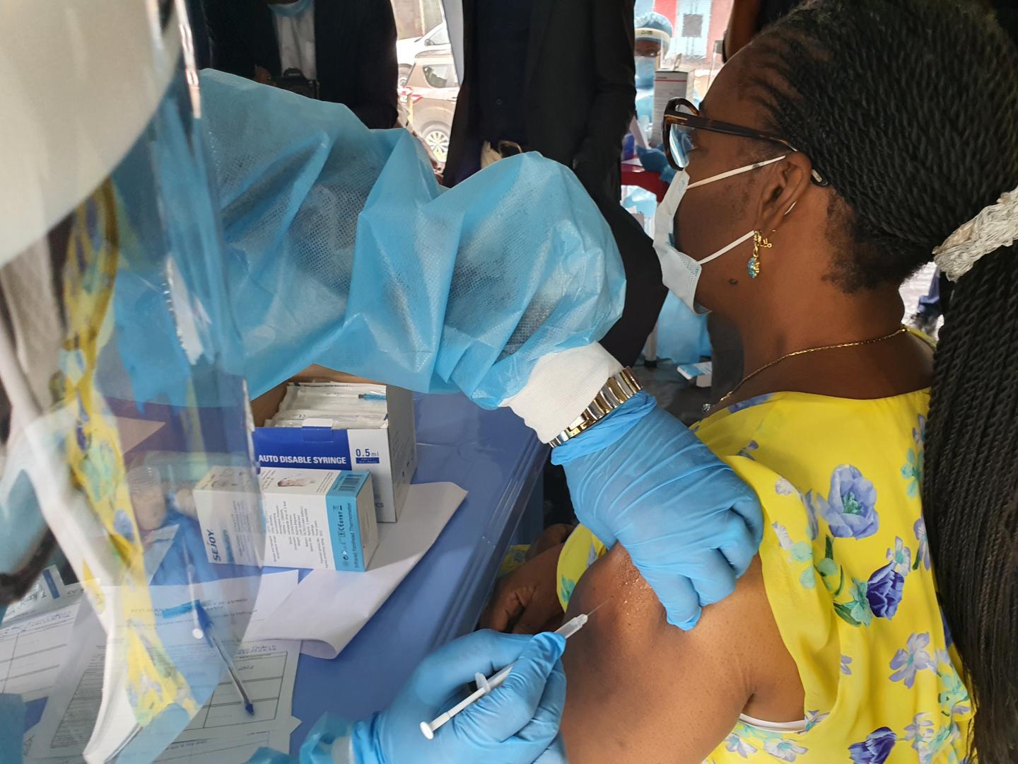 La vaccination contre le coronavirus, COVID-19 a commencé en République  Démocratique du Congo, OMS