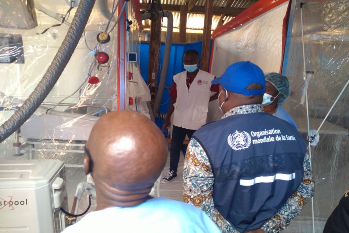 Visite des installations techniques par le Représentant de l'OMS en Guinée