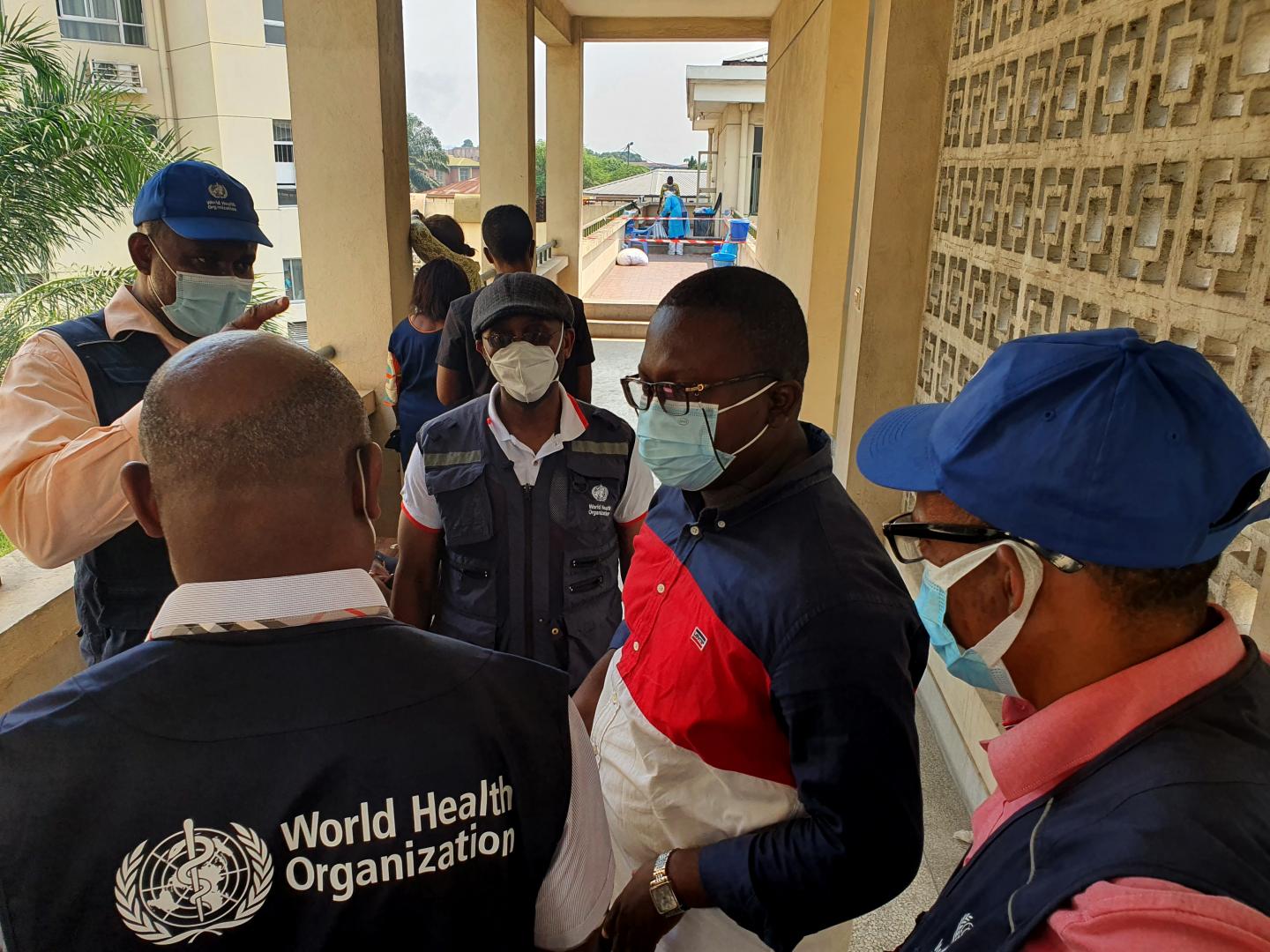Vue partielle d'un centre de traitement des patients atteints de COVID-19 de l'hôpital de l'amitié sino-congolaise lors de la visite des urgentistes de l'OMS