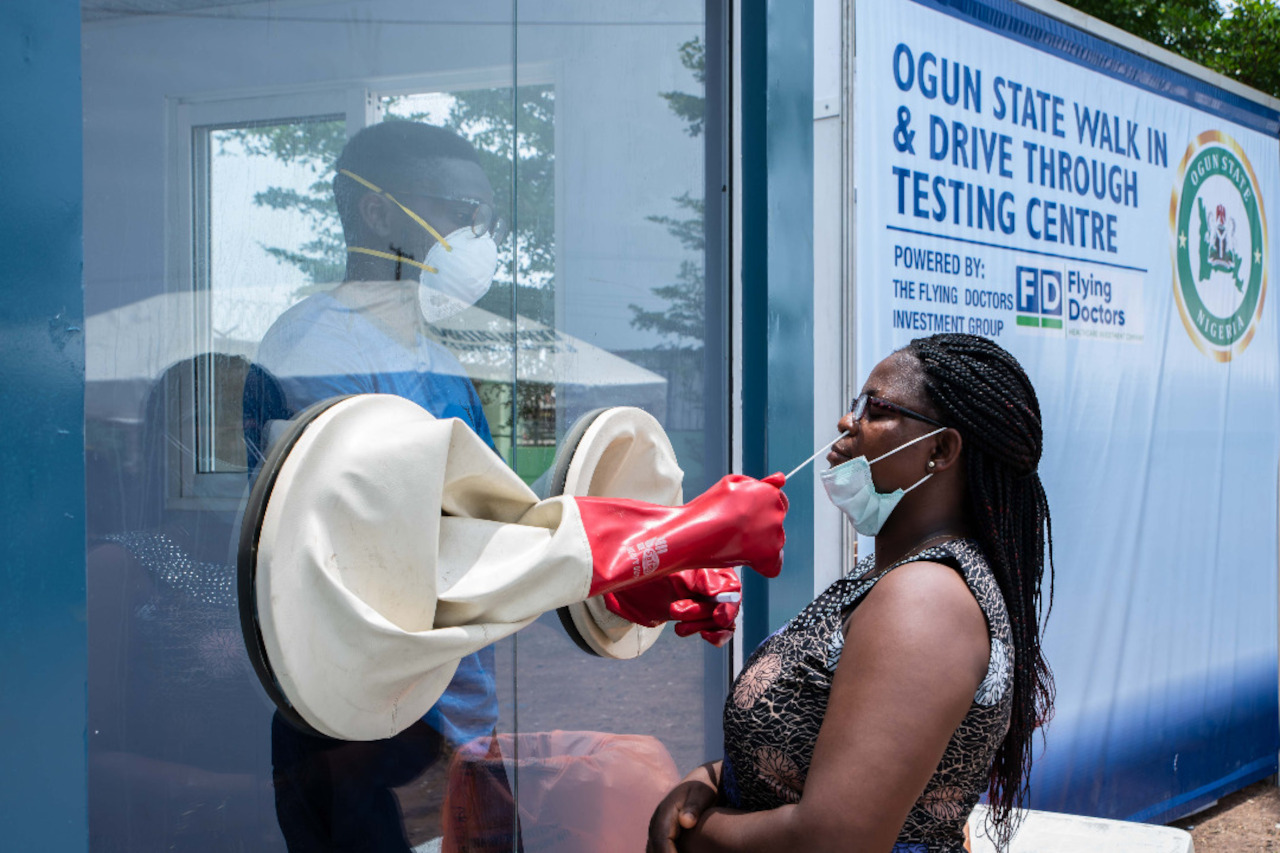 COVID-19 : la troisième vague atteint un point décisif en Afrique