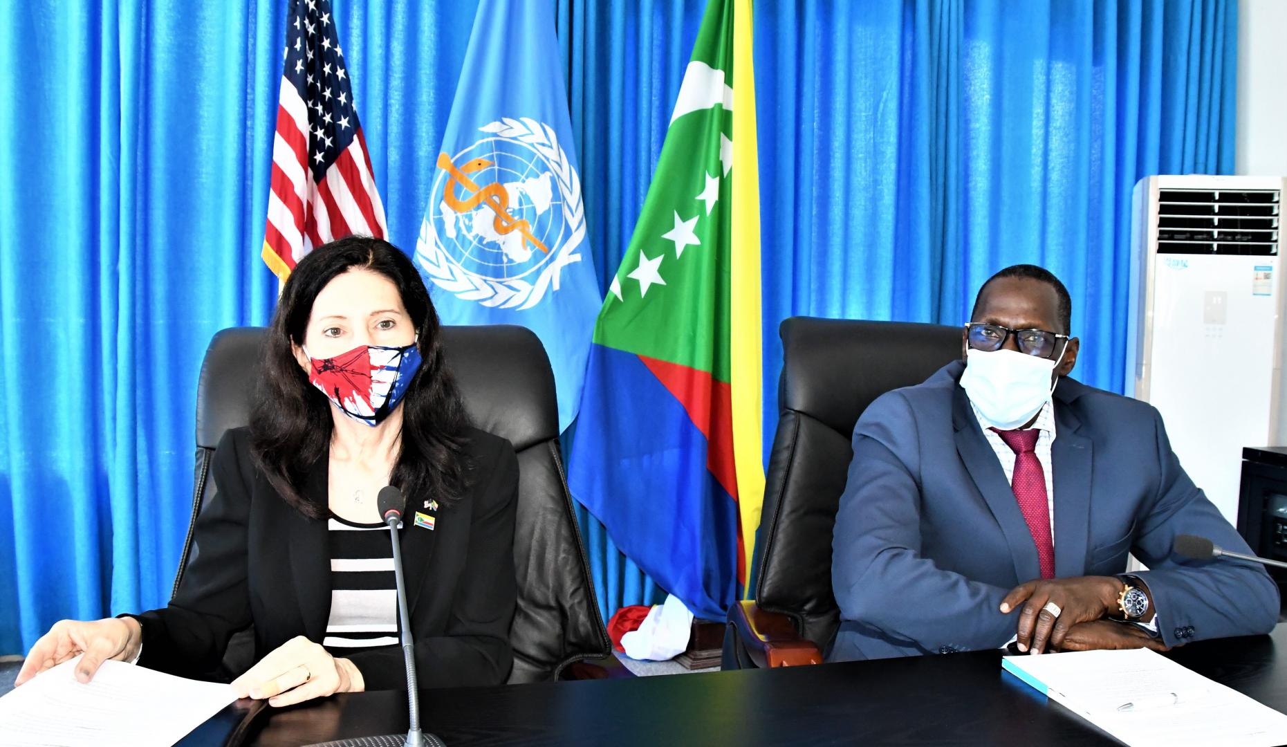 Mme amy J. Hyatt (Ambassadeur des USA auprès de l'Union des Comores) et Dr Diarra Abdoulaye (Représentant de l'OMS aux Comores