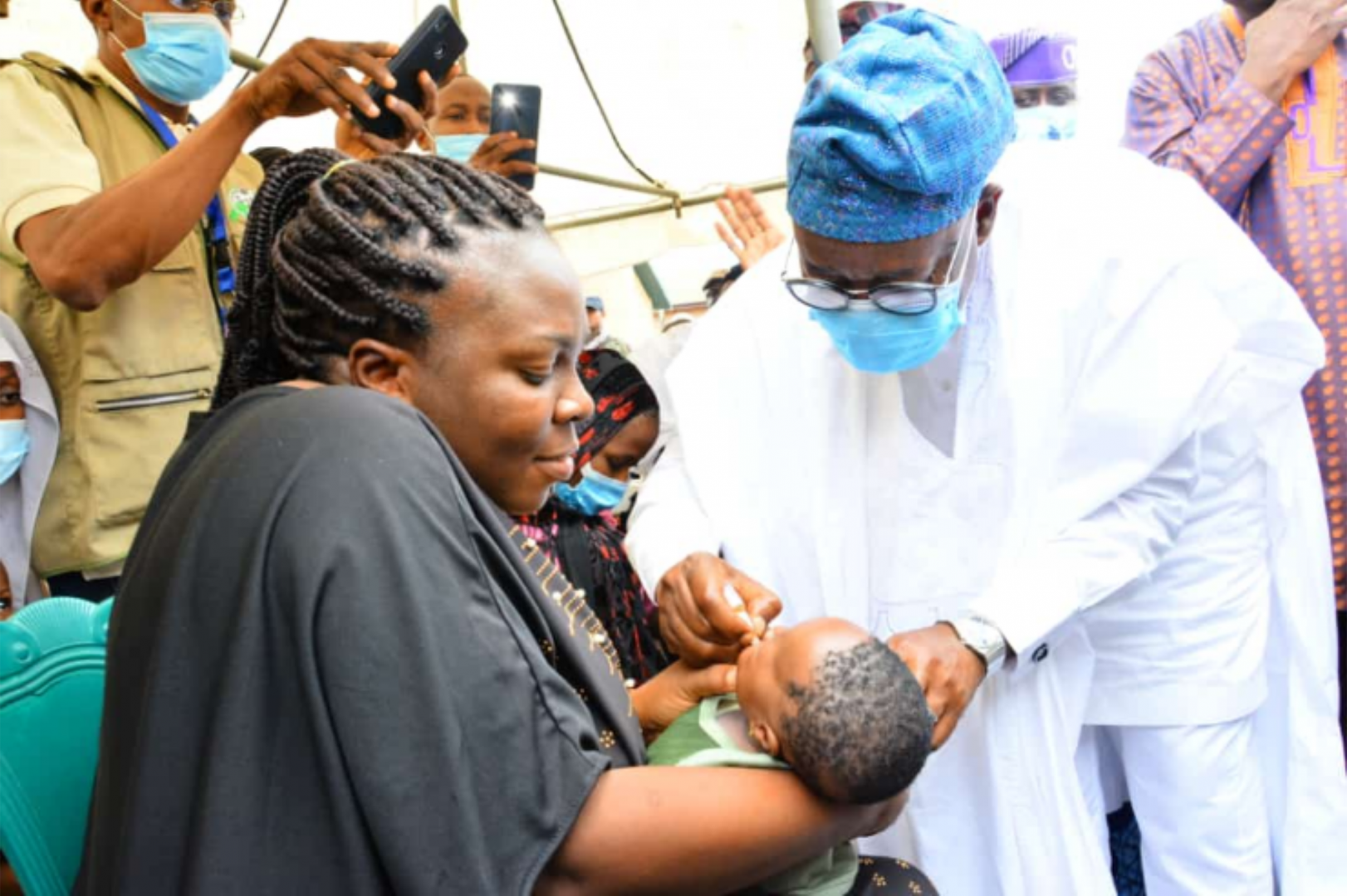 Osun State Governor Oyetola vaccinating a child at the flag-off nOPV vaccination campaign in the state.