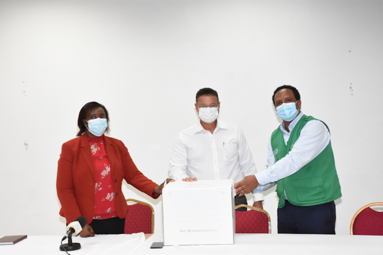 Dr. Jude Gedeon Public Health Commissioner accepting the genomic sequencer from Dr Sofonias Tessema Africa CDC’s program Lead for Africa Pathogen Genomics Initiative and Dr Susan Tembo, acting WHO Representative for Seychelles.