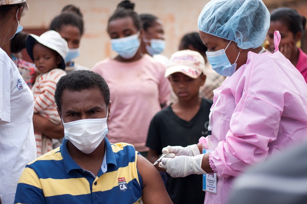 Madagascar marque une année de vaccination contre la COVID-19, avec 1 181 160 personnes entièrement vaccinées