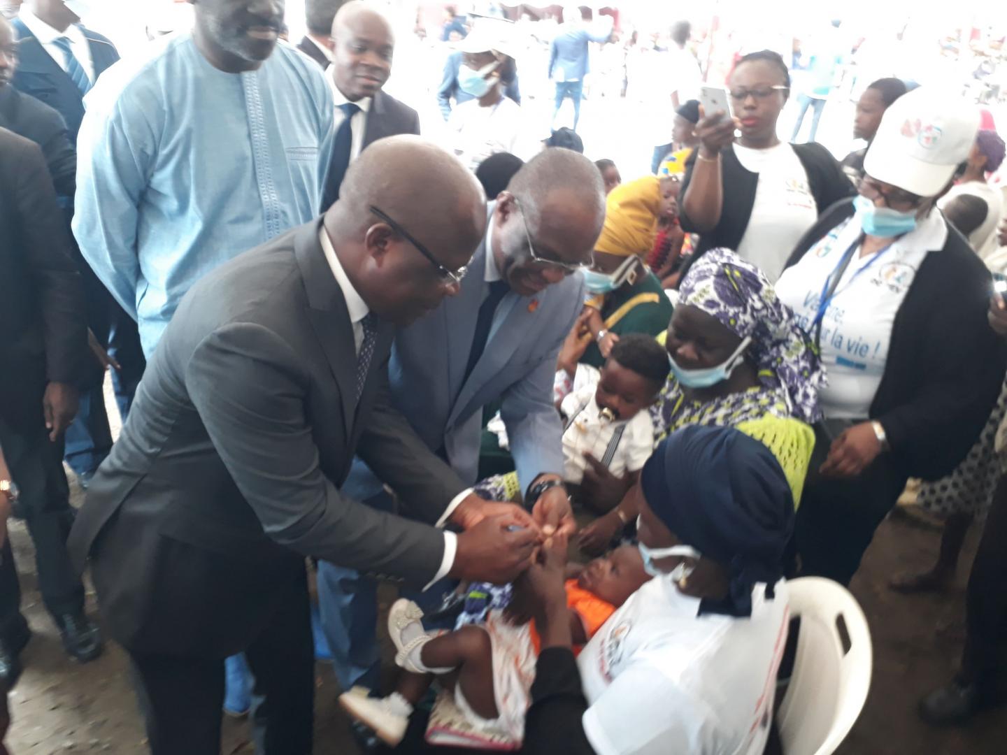 Le Ministre de la santé et le Représentant de l'OMS ont lancé le premier passage des JLV contre la polio à Treichville 
