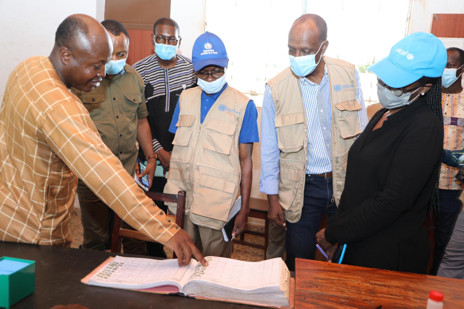 © Nations Unies Bénin A.N / Le Coordonnateur Résident du SNU et les Représentants des agences visitant la Mairie de Natitingou