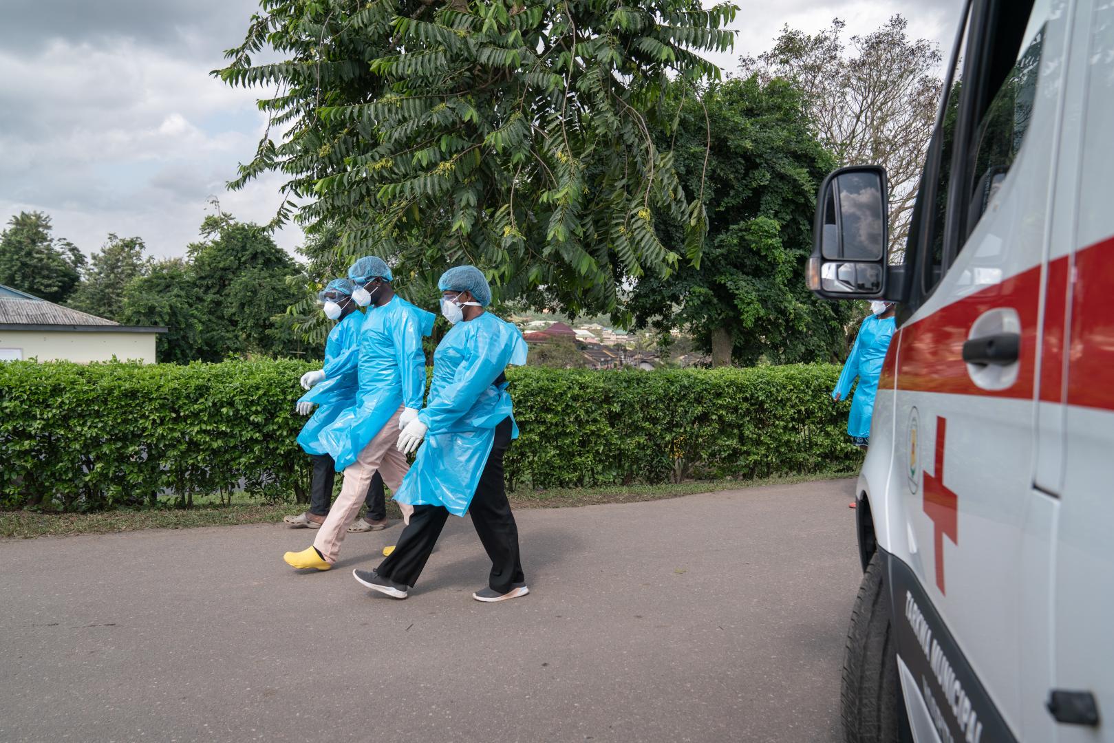 Technical Officers of WHO and the Ghana Health Service moving to the Communicable Diseases Unit at the Apinto Government hospital