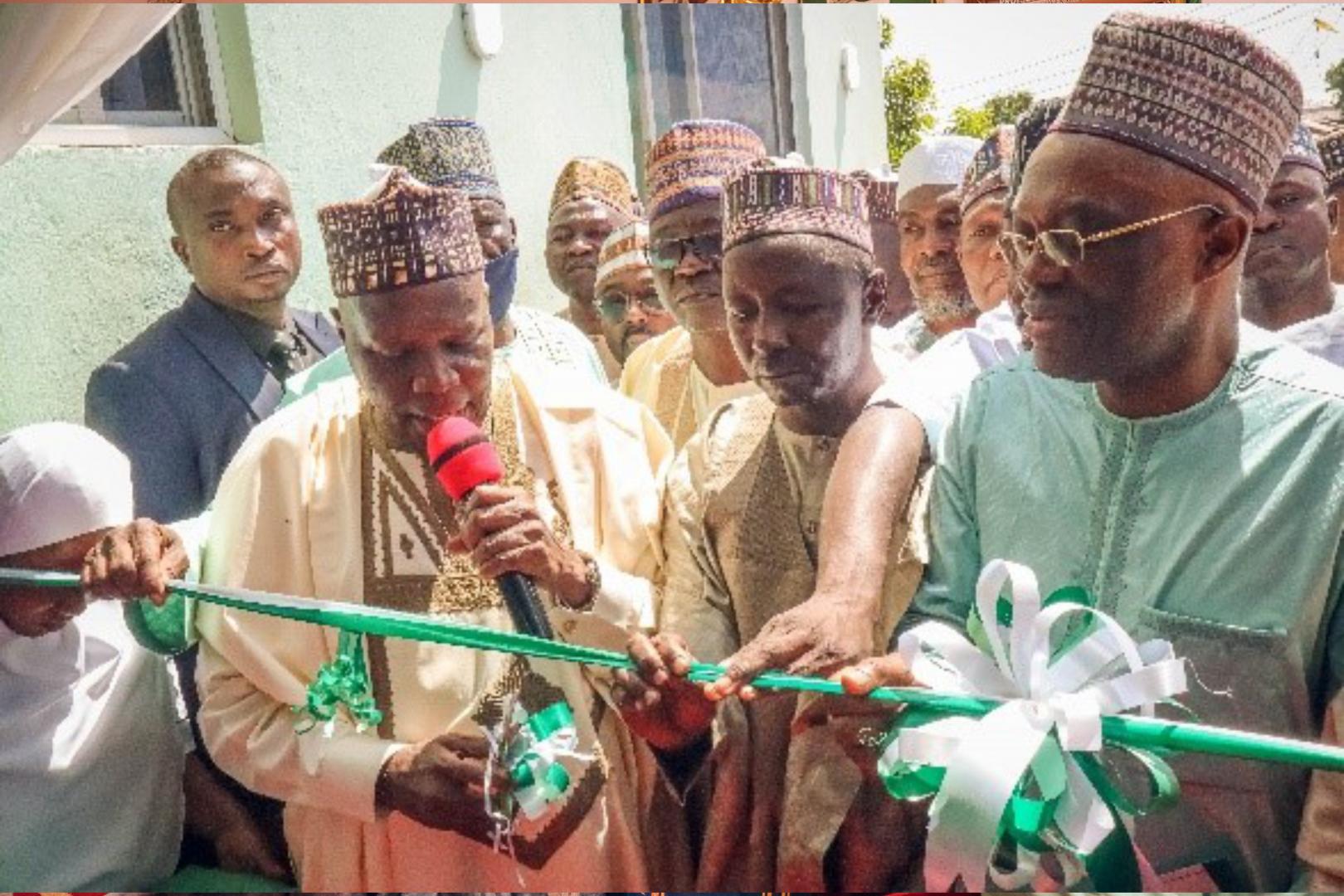 The Governor and Dr Mulombo at the commissioning of first primary healthcare center in Jekadafari ward of Gombe LGA.  Photo_Credit: Kingsley Igwebuike/WHO