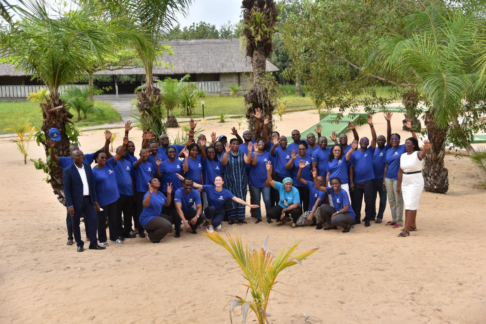 Photo de groupe du personnel de l'OMS au Bénin