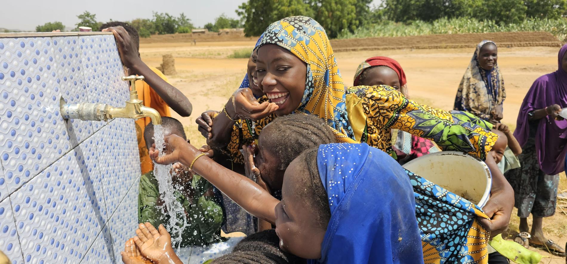 Accès à l’eau potable des communautés : l’OMS met à disposition six (6) Postes d’eau autonomes (PEA) dans cinq villages du Niger grâce au financement de l’Union Européenne