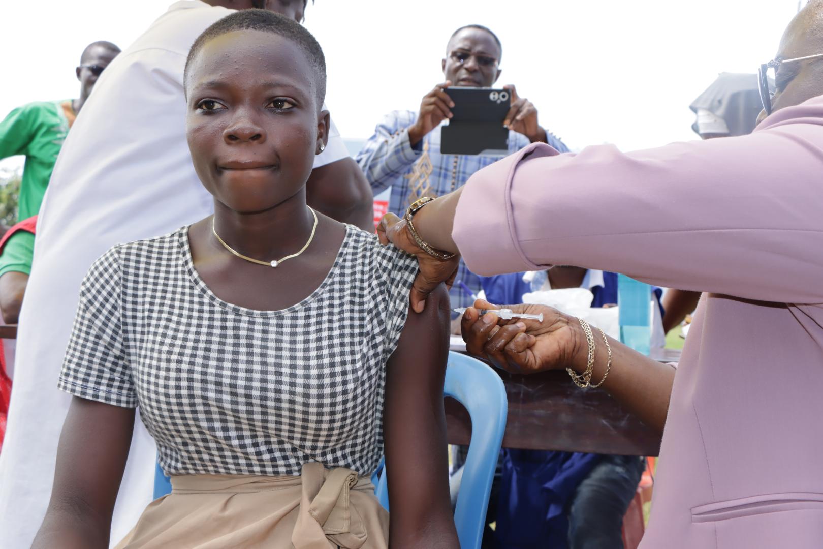 Vaccination d'une élève