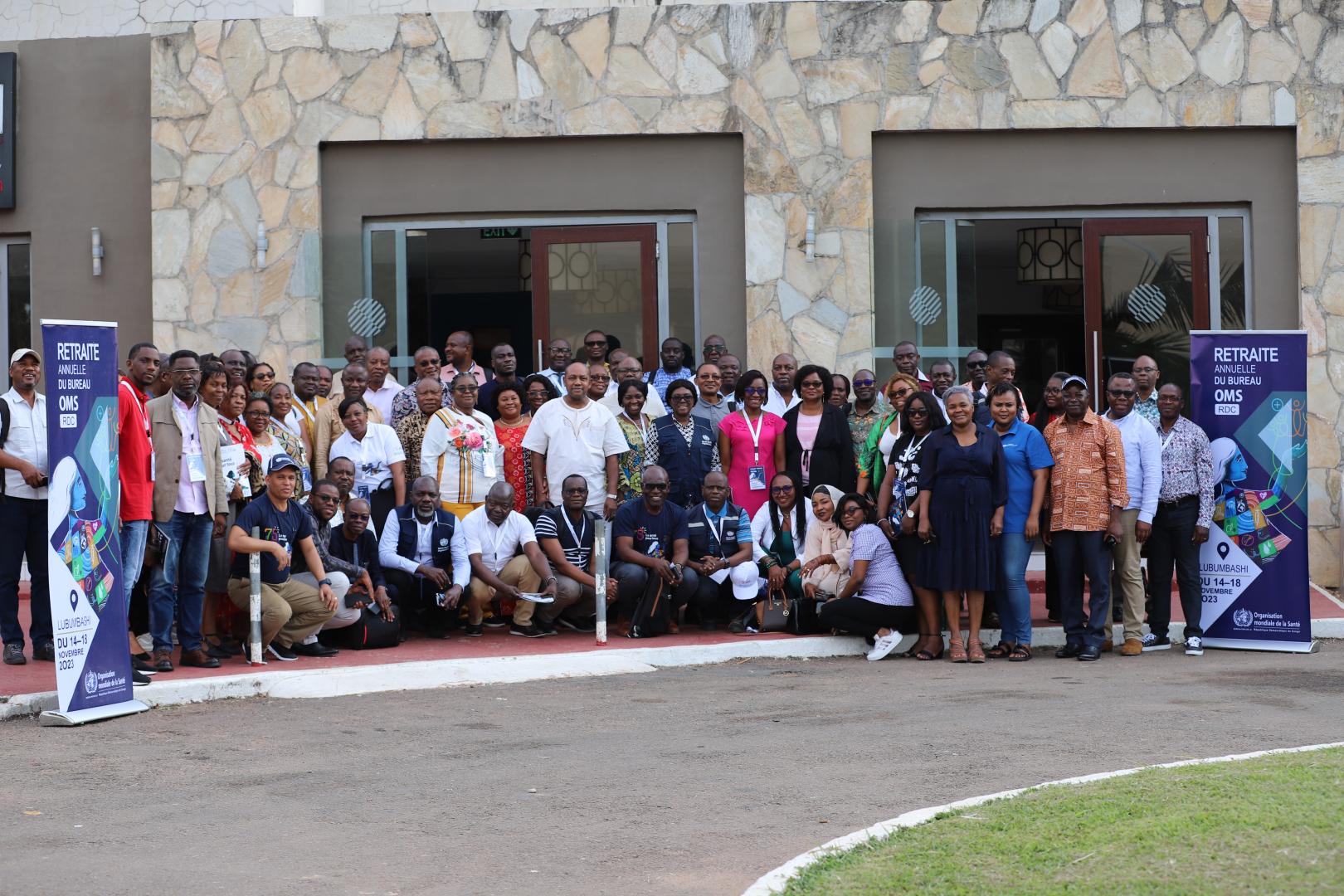 Photo du groupe - participantes et participants de l'OMS à la retraite du Bureau à Lubumbashi