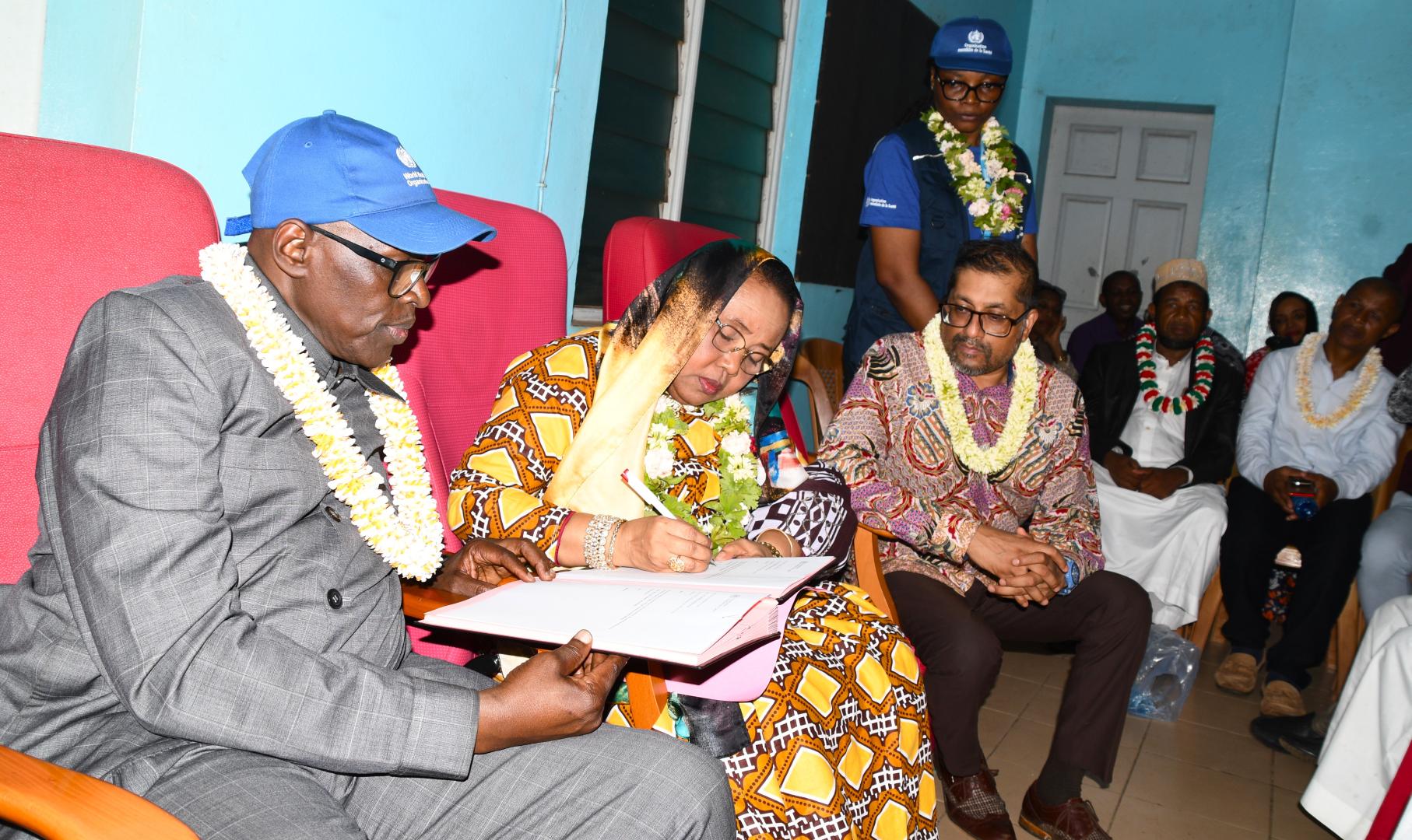 Remise du matériel au CSD de Domoni Anjouan en présence de la Ministre de la Santé des Comores
