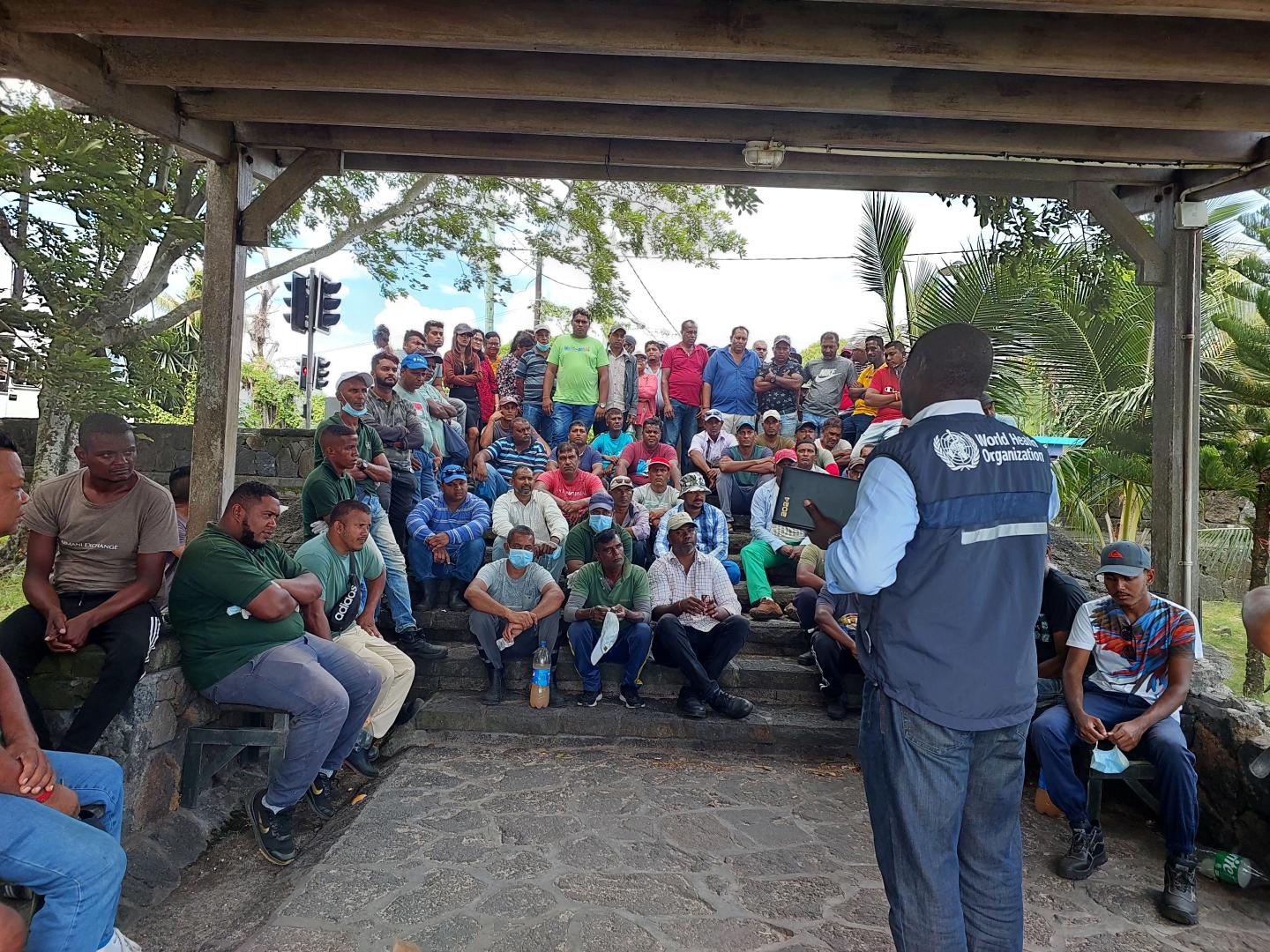 A WHO expert conducting an education session for a vector control team. 