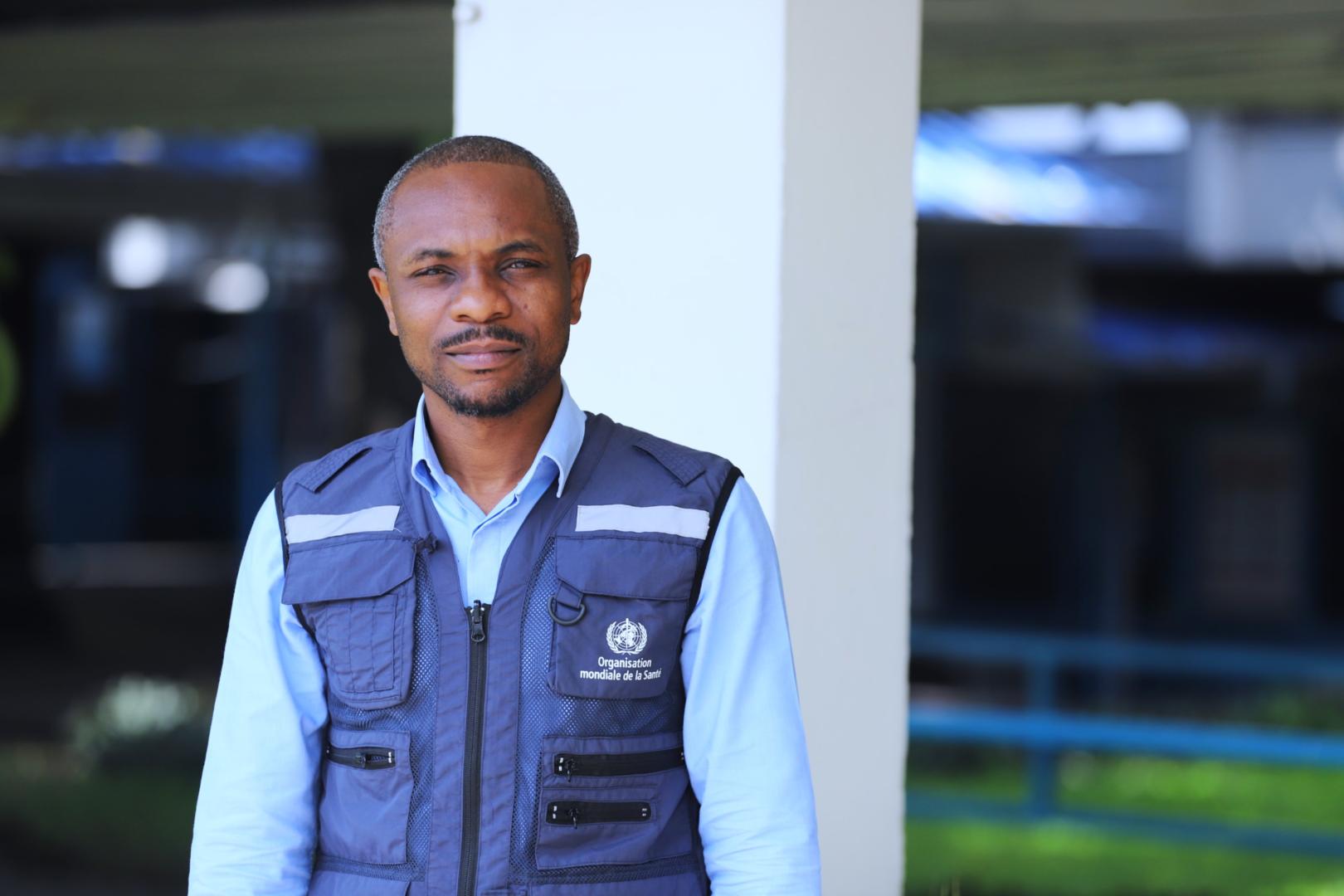 Clin d’œil à nos équipes : Rencontrez Gaël Kaniki, Assistant en charge du budget au bureau de l’OMS en RDC 