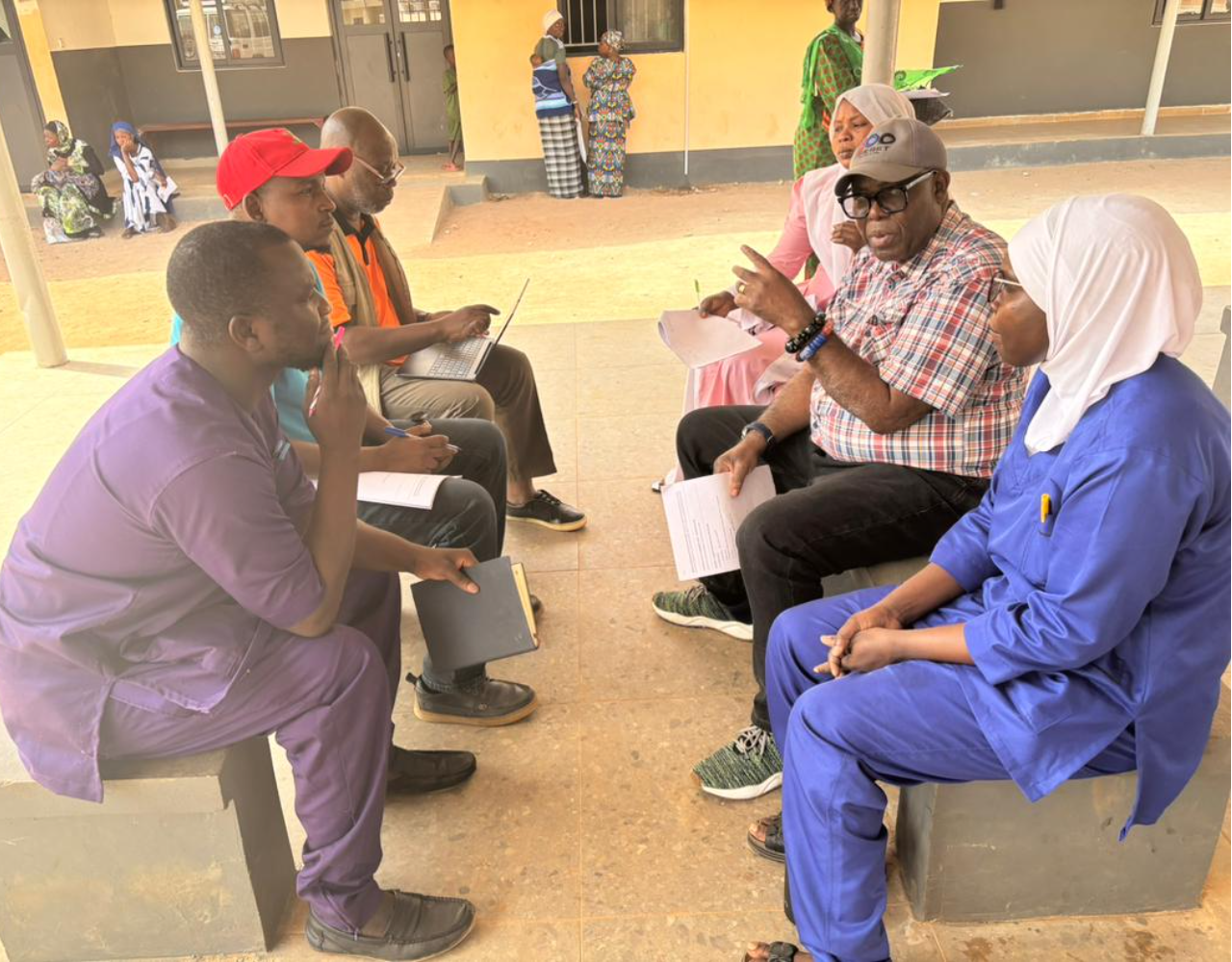 WHO, UNICEF and UNFPA programme officers in discussion with frontline health workers at a Brikamaba health Centre, to explore how to strengthen and improve service delivery