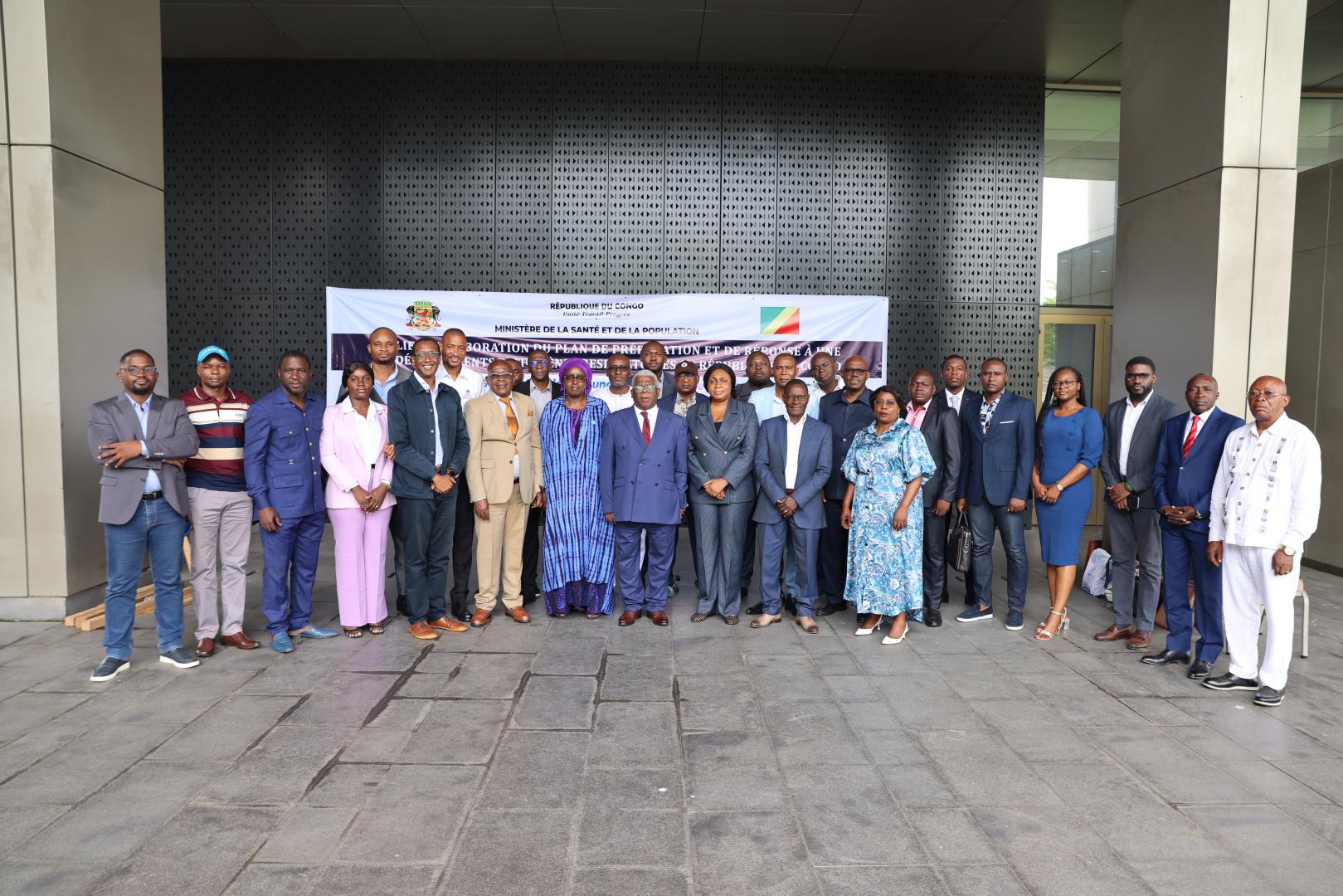 Photo de groupe des participants à l'atelier