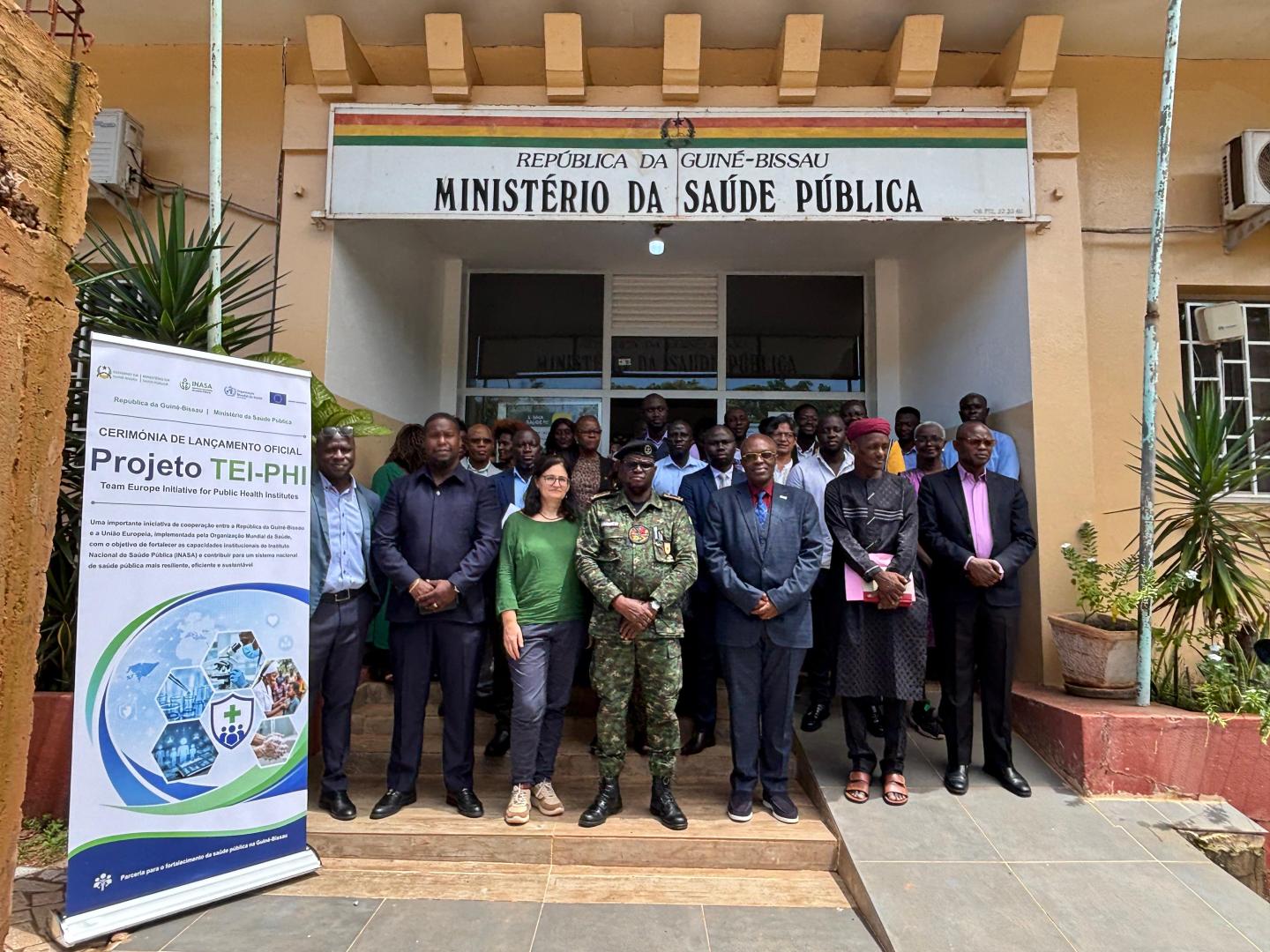 Participants and institutional representatives gathered at Guinea-Bissau’s Ministry of Public Health for the official launch of the TEI-PHI Project.