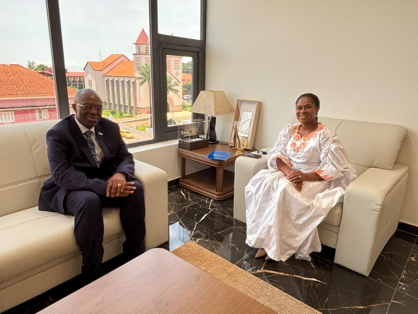 WHO Representative in Guinea-Bissau and the Minister of Foreign Affairs pose during the presentation of credentials.
