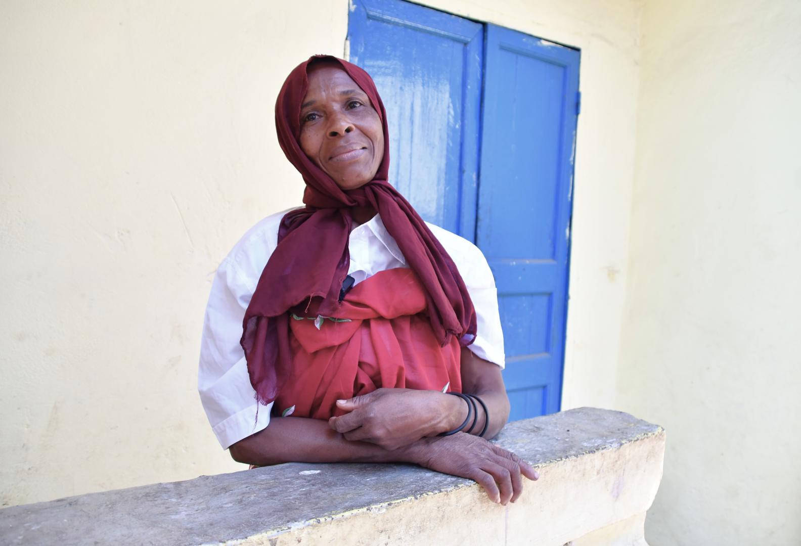 Salwa Salim Seleman, devant sa maison à Moimoi 2 dans la commune de Mutsamudu Anjouan Comores
