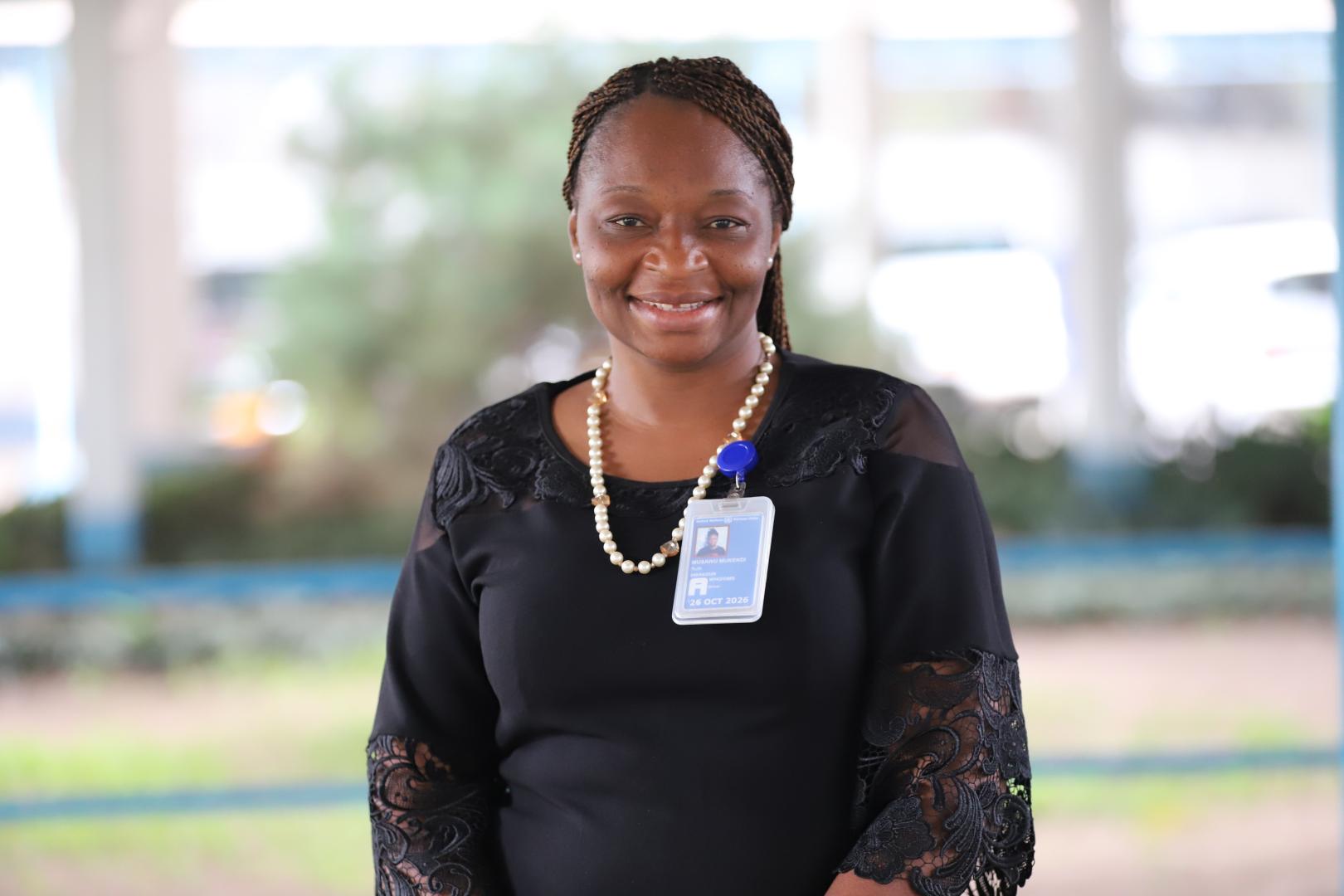 Rencontrez Ruth Musawu Mukendi, première femme chauffeure de l’OMS en RDC