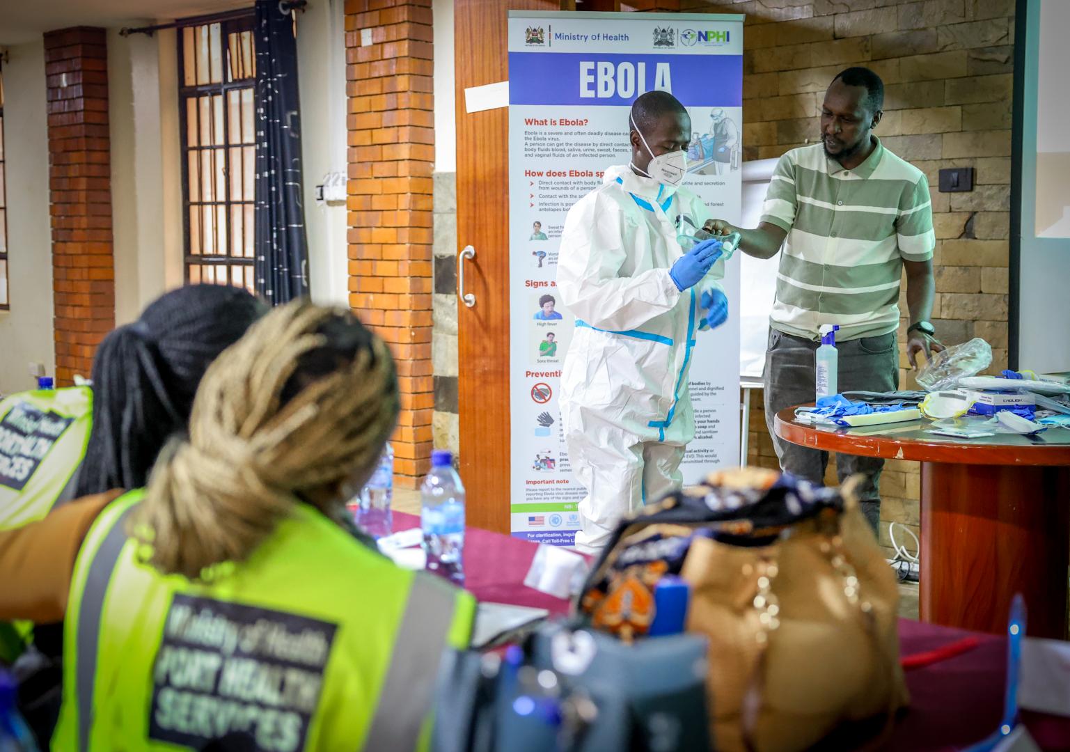 In August, the Kenya National Public Health Institute, with support from WHO and the International Organization for Migration, trained 35 health workers and engaged 45 border stakeholders from three priority points of entry: the Busia and Malaba One-Stop Border Posts in Busia county, and Lwakhakha in Bungoma county. 