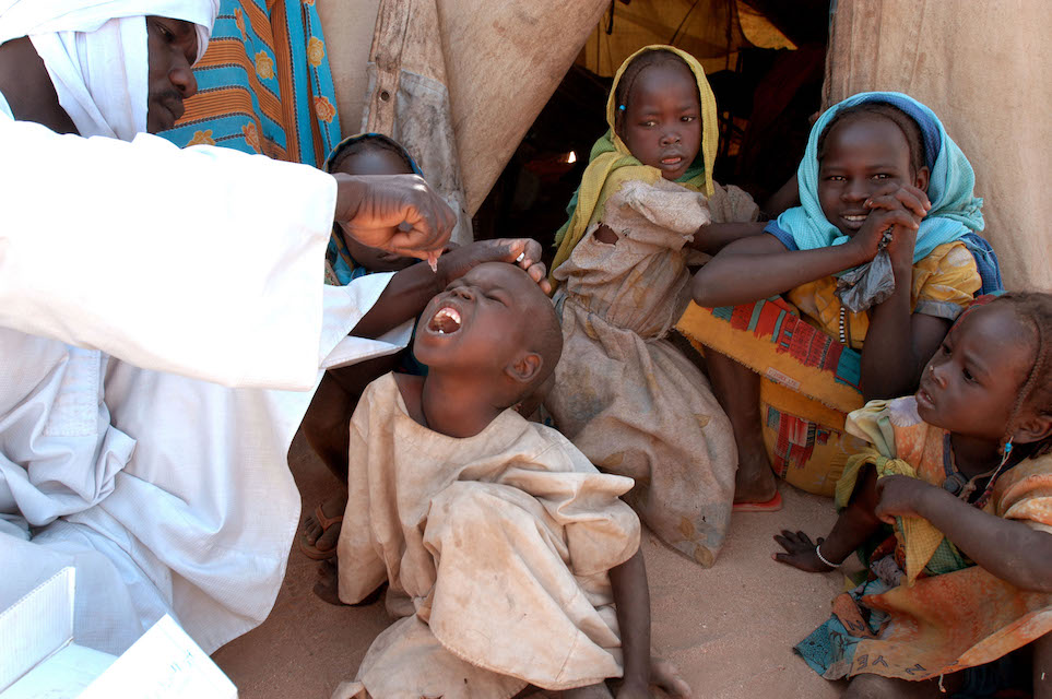A young Sudanese refugee from Sudan's Darfur region is vaccinated during a campaign in Bredjing refugee camp, Ouaddai State, eastern Chad 2004 ©JEAN-MARC GIBOUX