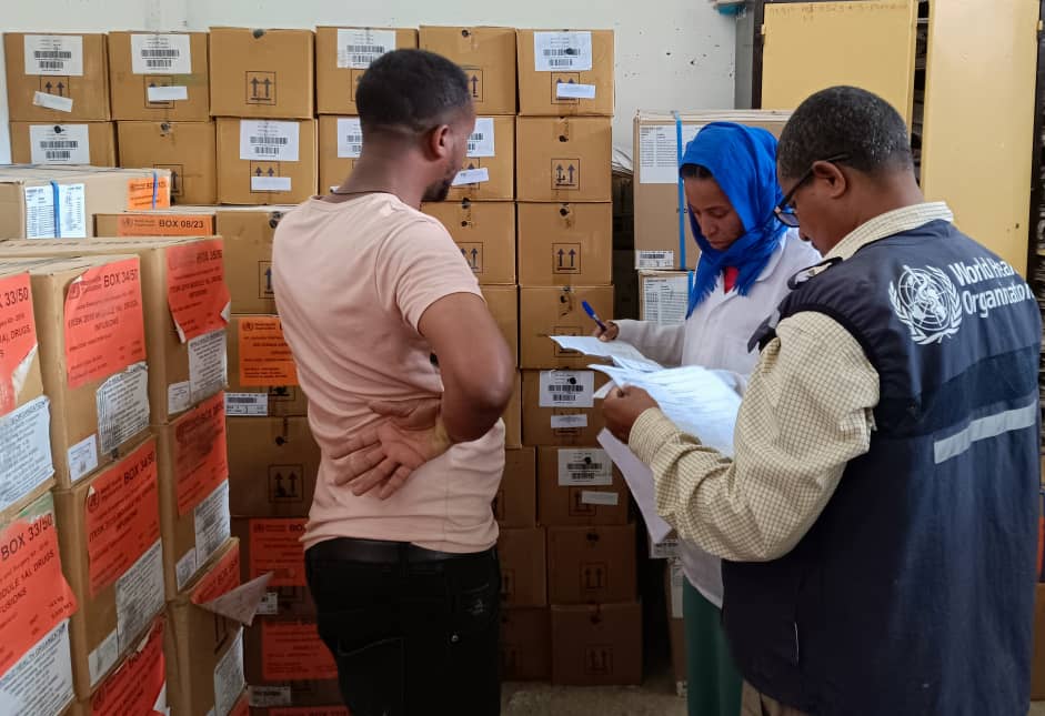 Mr Yewulsow Dellelle verifying that each item of his checklist has been delivered and discussing the supply dispatch plan with RHB warehouse personnel. ©WHO Bahir Dar    