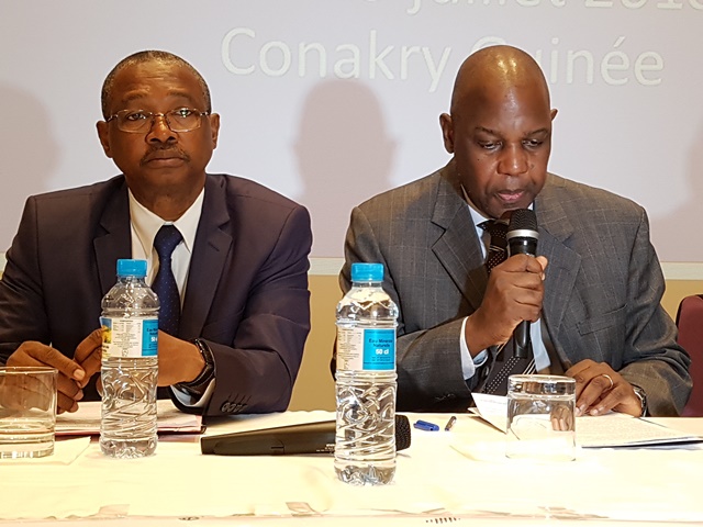Photo 3 Le Ministre de l'élevage et le Représentant de l'OMS en Guinée (au micro)