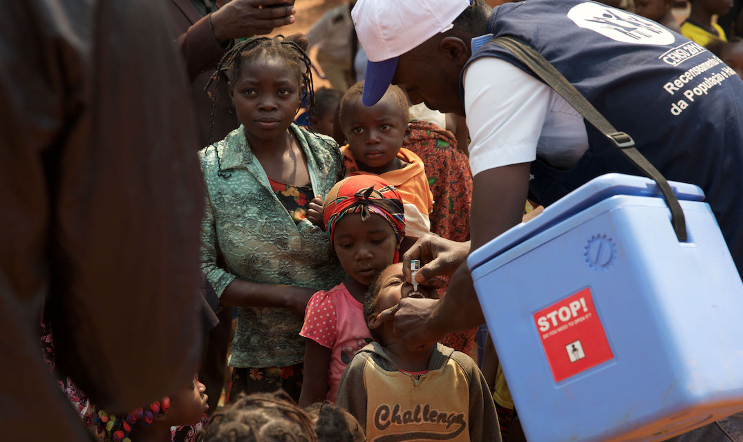 A polio vaccination campaign in Angola, 2019 © WHO/Hugo Salvaterra