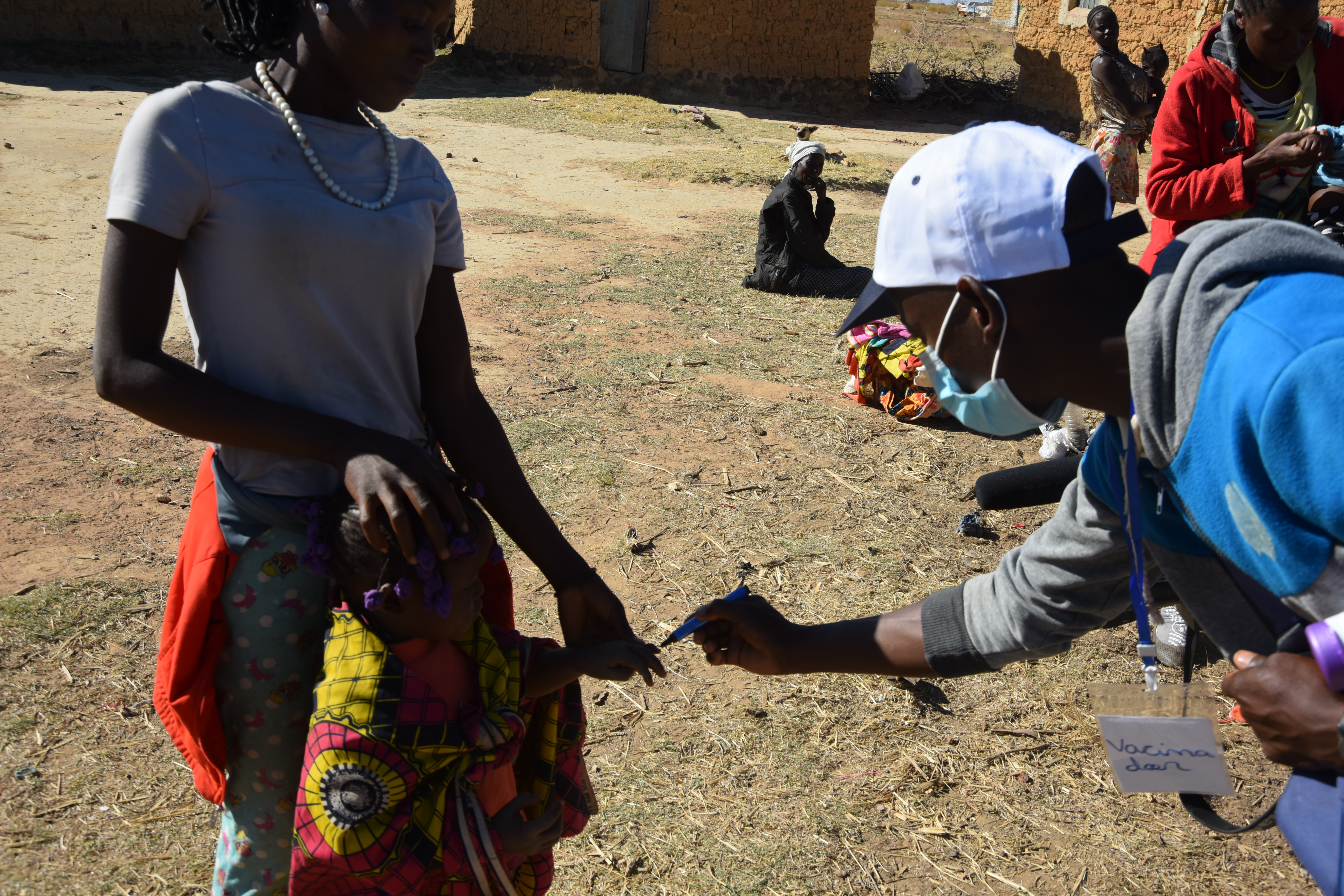 Criança angolana a ser vacinada