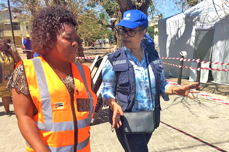 FOTO: OMS - emergências Moçambique Beira Representante da OMS e a Directora Clinica do Hospital Central da Beira APR2019 Cumberland