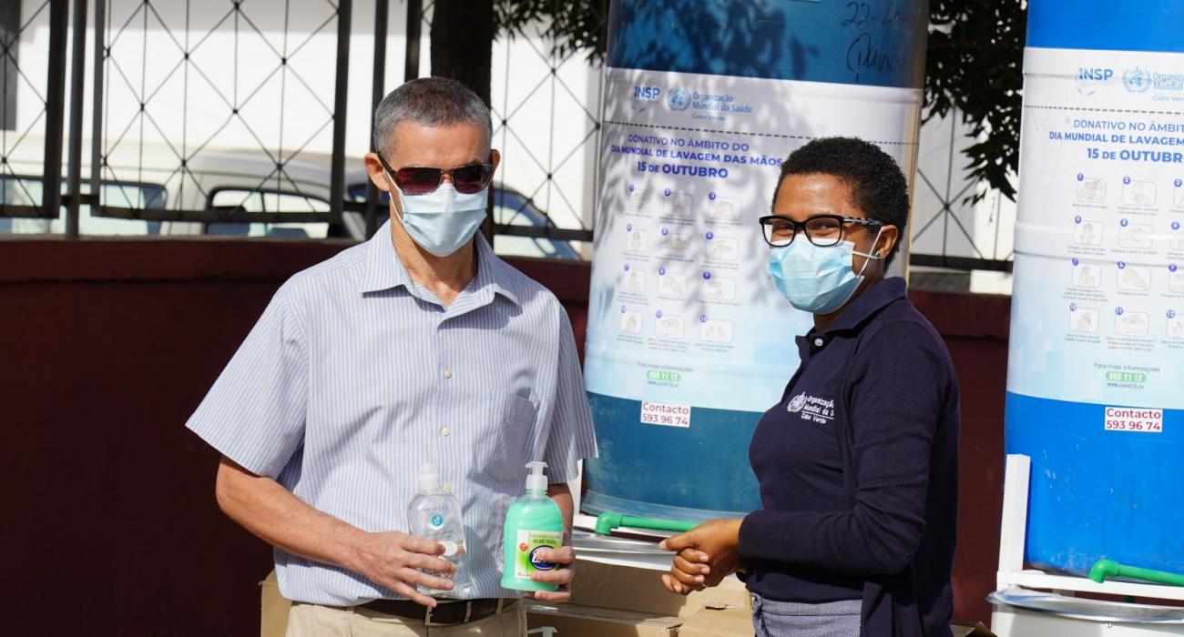 Entrega de lavatórios e kits de higienização das mãos para escolas e Associação de Deficientes Visuais de Cabo Verde