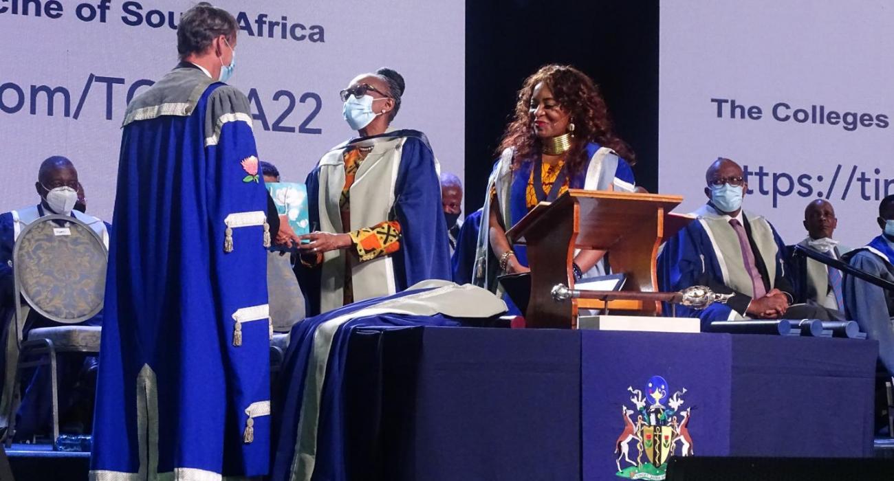 Professor Fagan (left) is presenting a memorable gift from the CMSA to Dr Matshidiso Moeti. 