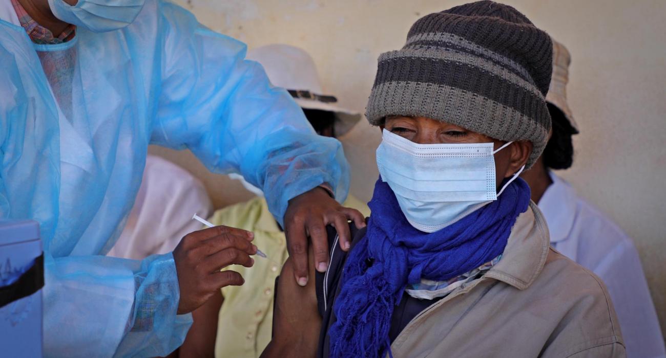 COVID-19 : Madagascar lance une campagne de vaccination de 100 jours