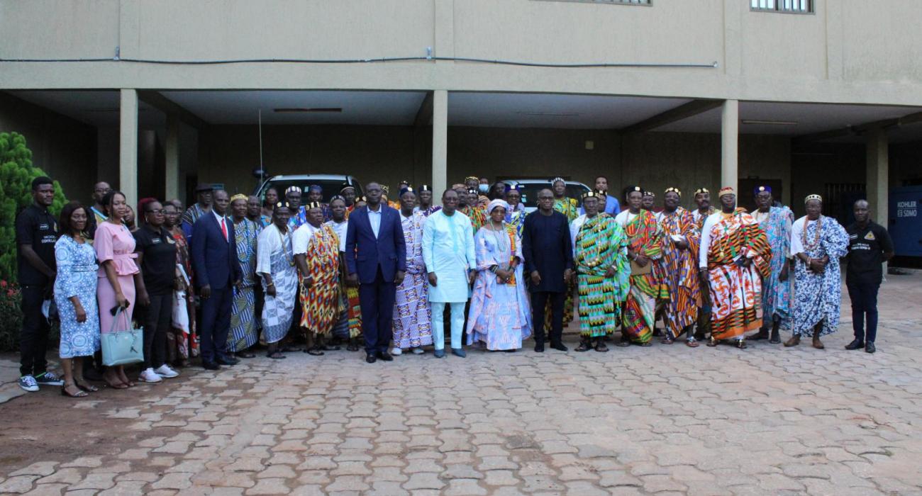 Photo de famille avec les chefs traditionnels