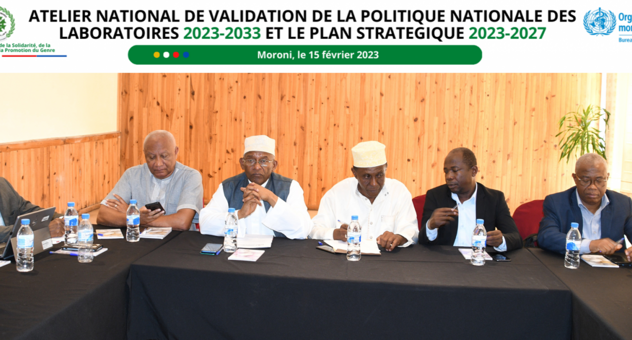 Les officiels à l'ouverture de l'atelier