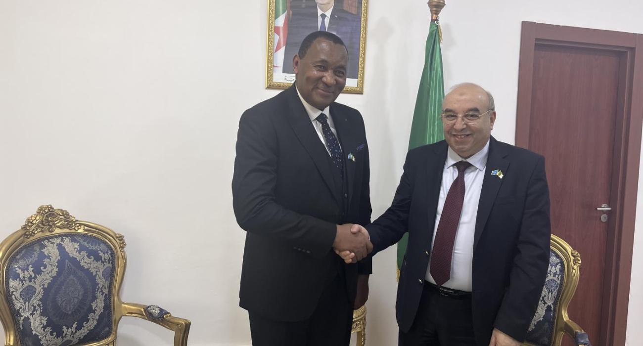 Le representant de l'OMS  rencontre le ministre de l’Industrie Pharmaceutique en Algérie