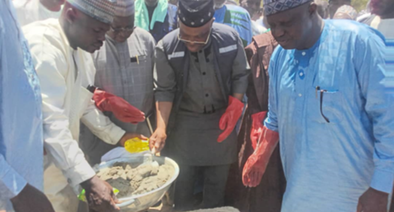 Middle, WR performing the symbolic foundation laying ceremony of the Monguno Specialist Hospital expansion project 