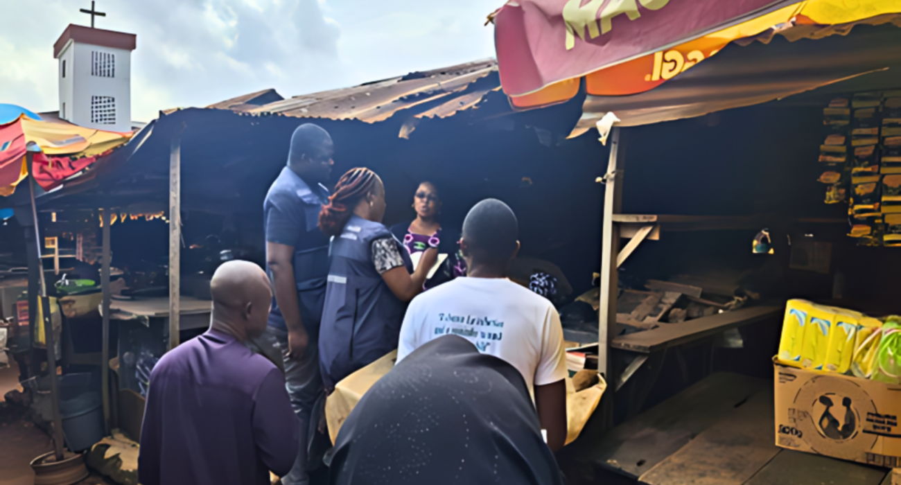 State Team members (State Ministry of Health, NCDC, IHVN and WHO) in Uselu market interviewing traders at Uselu market, Uselu community during the field investigation of the rumors.