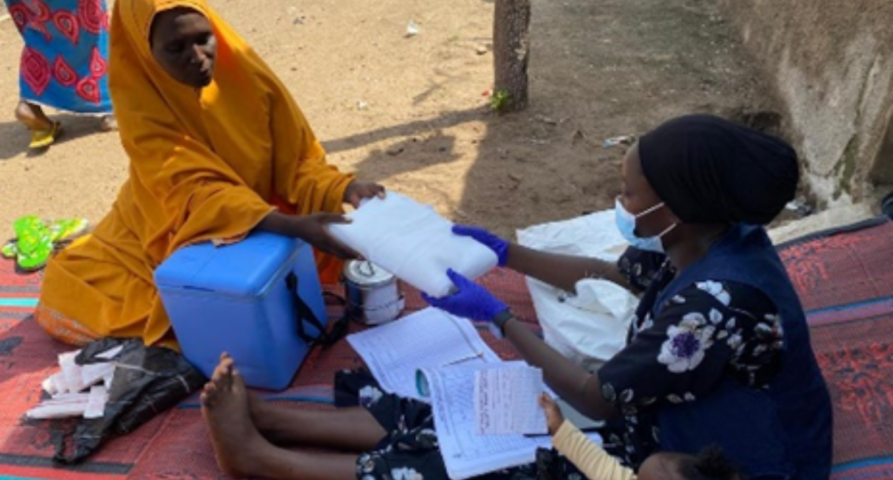 1A WHO volunteer at the field providing health services to women and children at a camp for people displaced by flood in Adamawa State