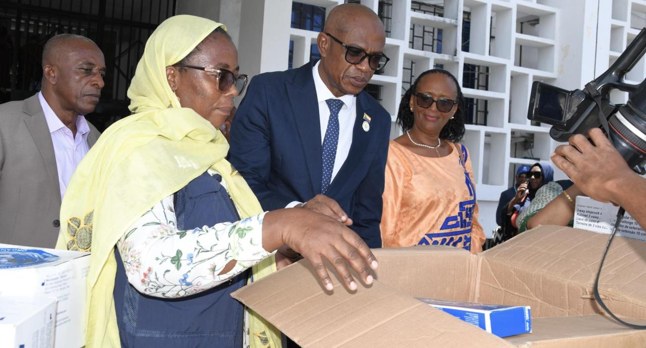 mpox : le ministre comorien de la Santé reçoit un premier lot de kits laboratoire et de prise en charge de la part de l'OMS