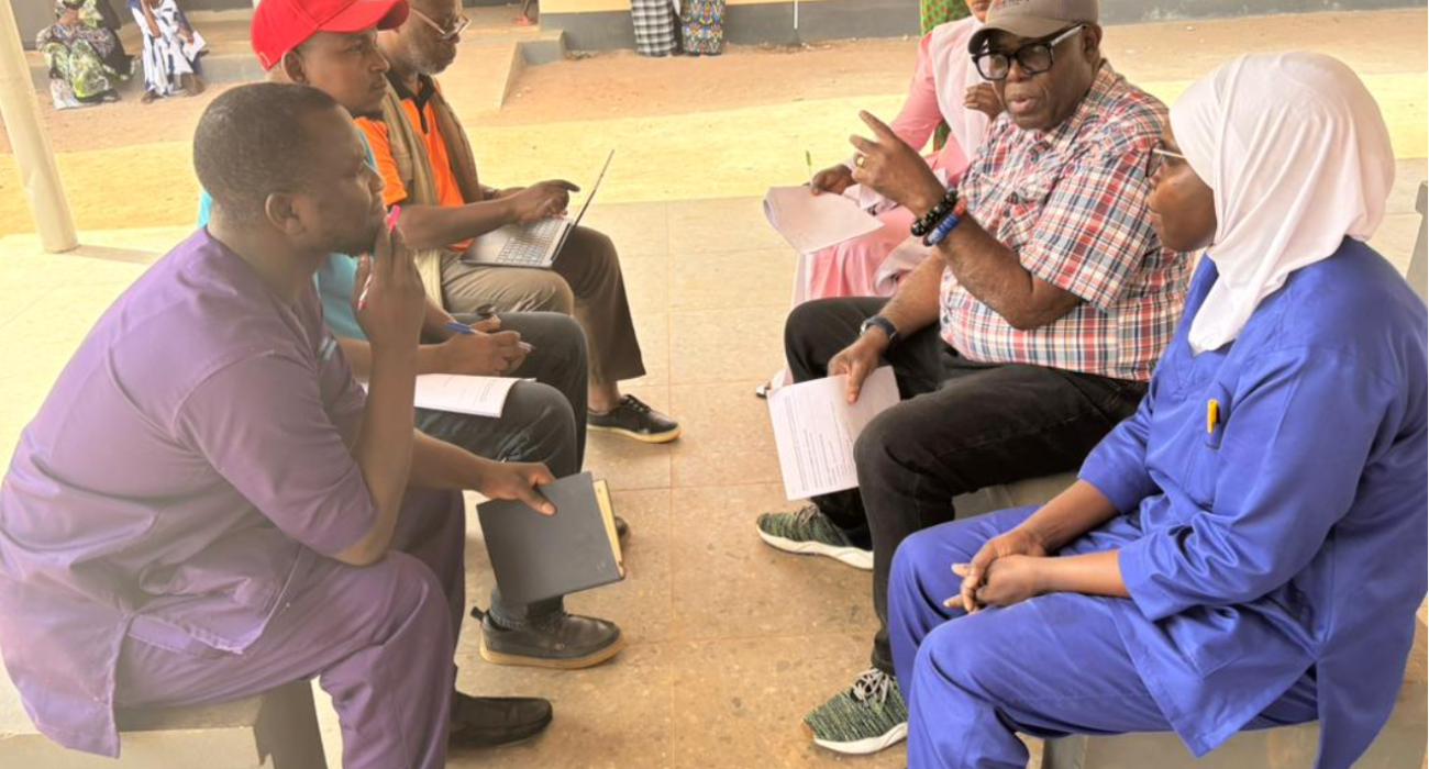WHO, UNICEF and UNFPA programme officers in discussion with frontline health workers at a Brikamaba health Centre, to explore how to strengthen and improve service delivery